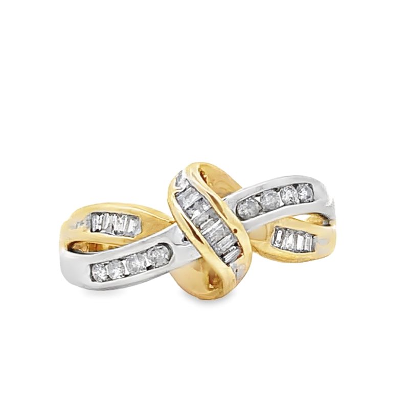 Estate White & Yellow Gold Diamond Ring Estate White & Yellow Gold Diamond Ring